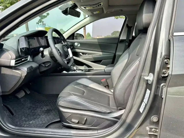 Hyundai Elantra — Фото автомобиля 4