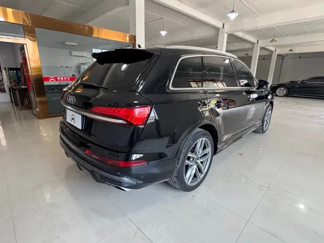 Audi Q7 — Фото автомобиля 6