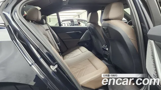 BMW 5-Series — Фото автомобиля 9
