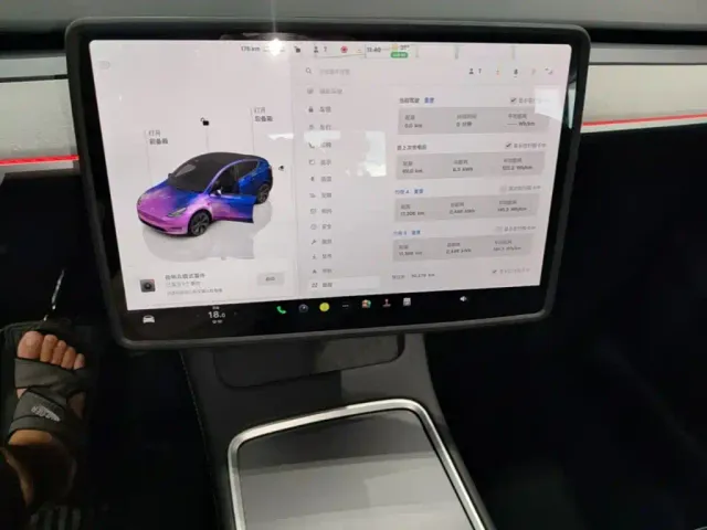 Tesla Model Y — Фото автомобиля 12
