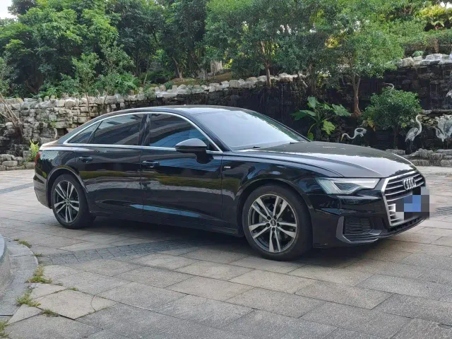 Фотография автомобиля — Audi A6L
