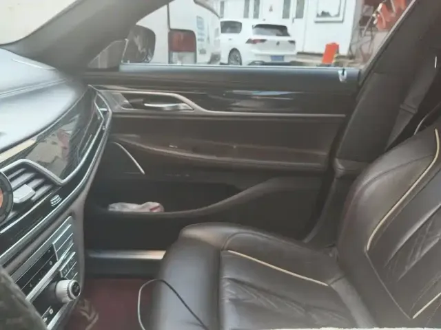BMW 7 Series — Фото автомобиля 9