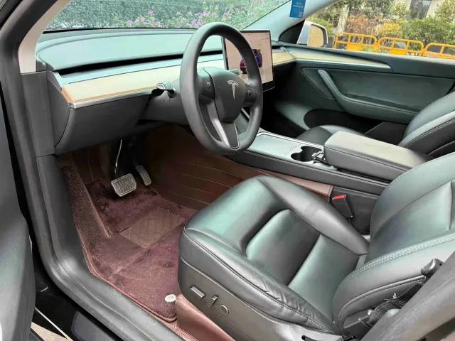 Tesla Model Y — Фото автомобиля 6