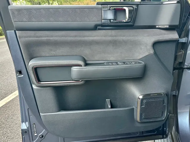 BYD FangChengBao Leopard 5 — Фото автомобиля 12