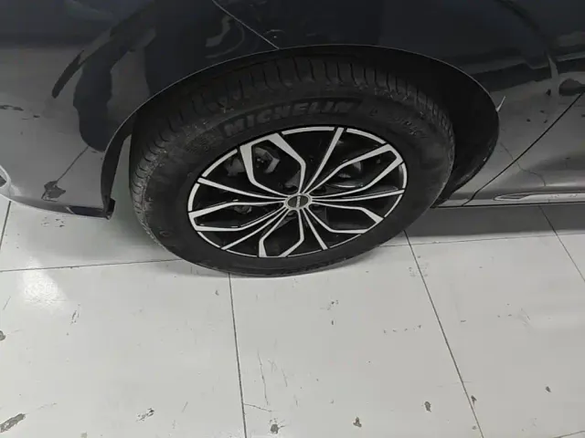 Roewe iMAX8 — Фото автомобиля 22