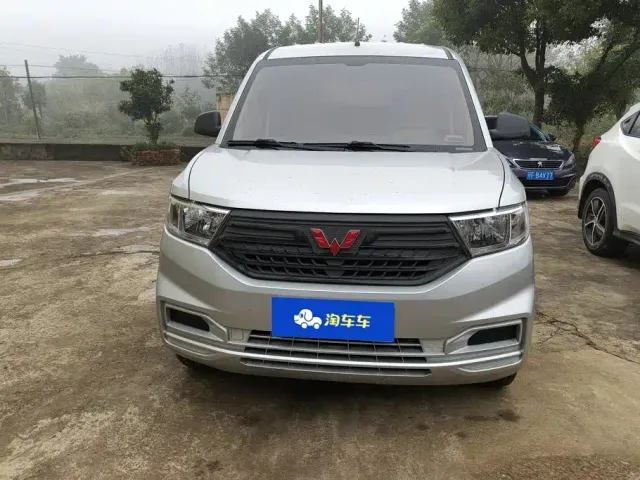 Wuling Hongguang V — Фото автомобиля 2