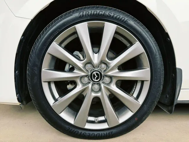 Mazda Axela — Фото автомобиля 9