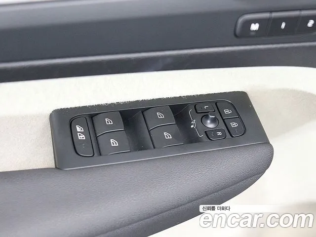 Volvo XC40 — Фото автомобиля 11