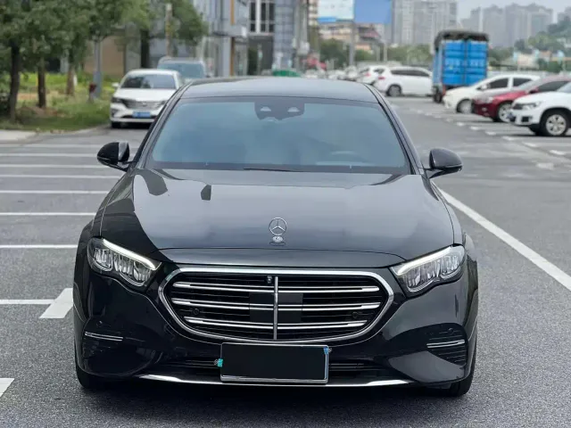 Mercedes-Benz E-Class — Фото автомобиля 2