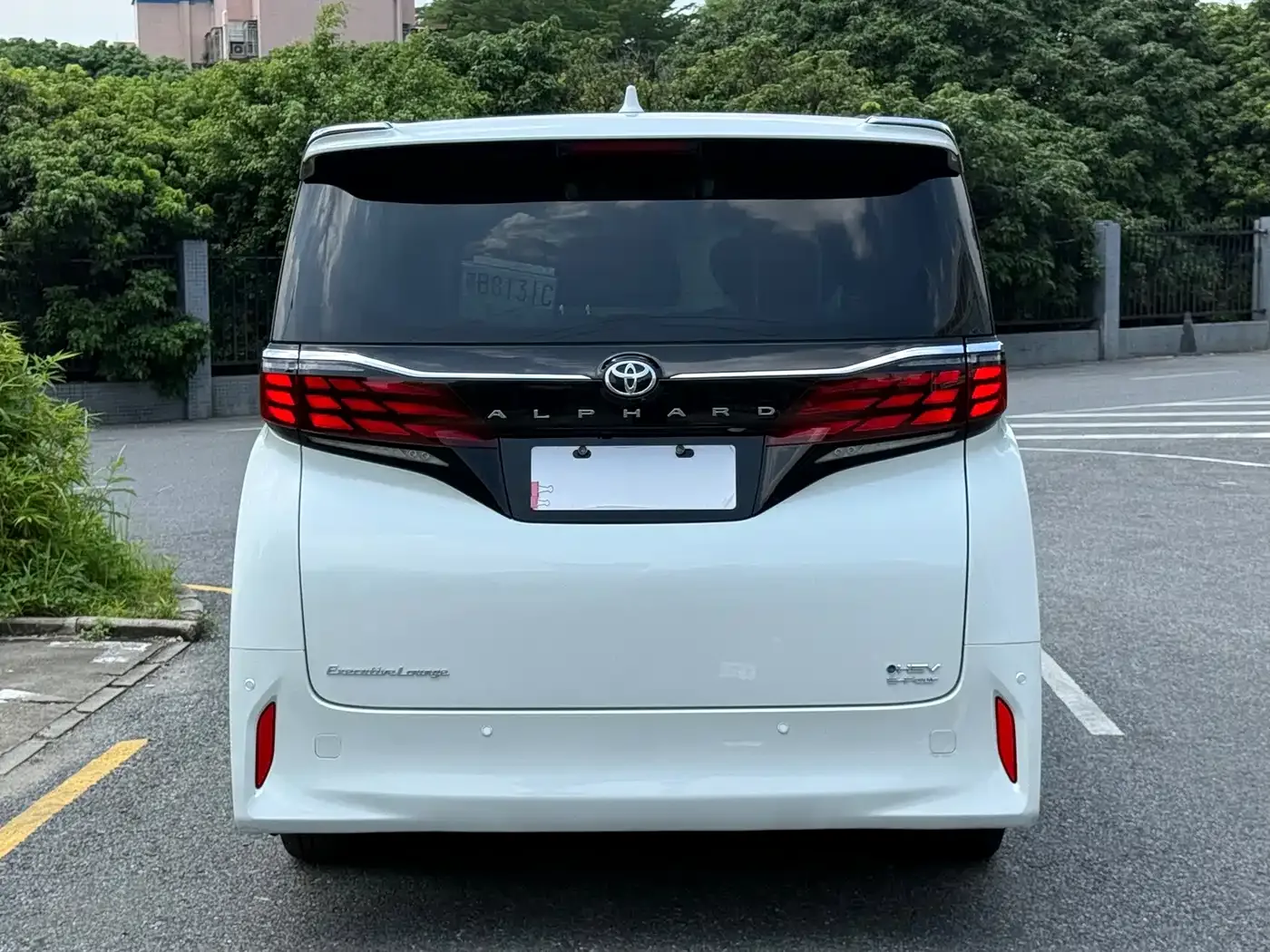 Toyota Alphard 2024 Hybrid 2.5L Prestige Edition — Фото автомобиля 17