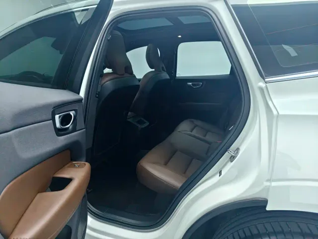Volvo XC60 — Фото автомобиля 9