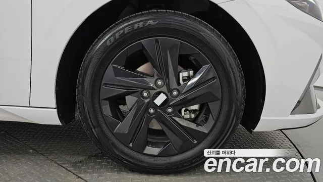 Hyundai Avante CN7 — Фото автомобиля 5