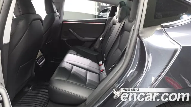 Tesla Model 3 — Фото автомобиля 16