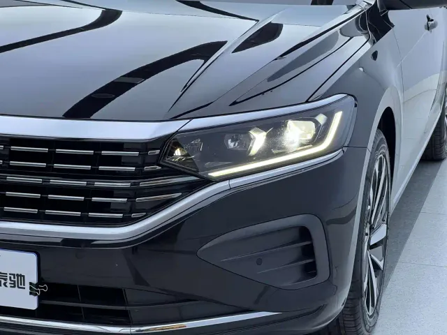 Volkswagen Passat — Фото автомобиля 5