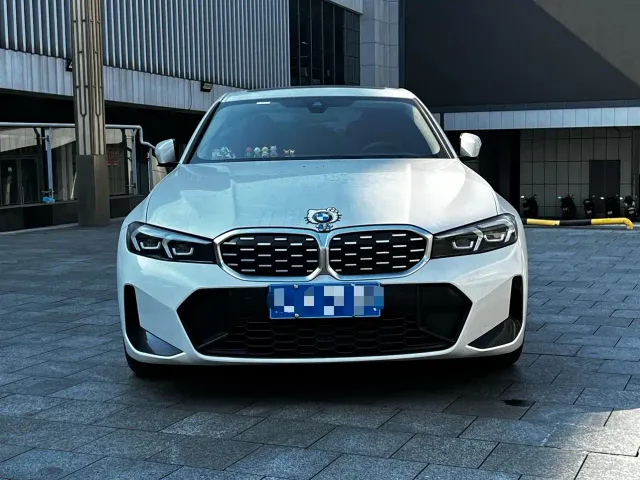 BMW 3 Series — Фото автомобиля 2