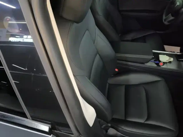 Tesla Model Y — Фото автомобиля 24