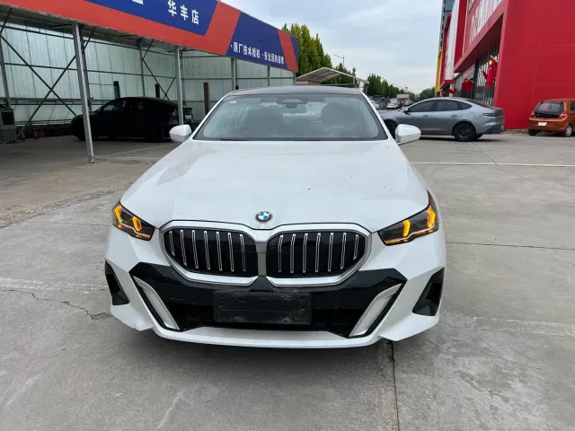 BMW 5 Series — Фото автомобиля 2