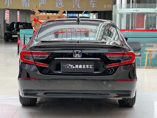 Honda Accord — Фото автомобиля 10