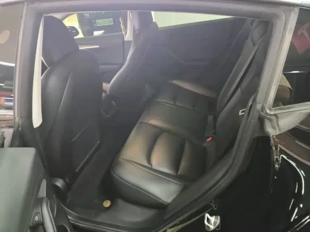 Tesla Model 3 — Фото автомобиля 16