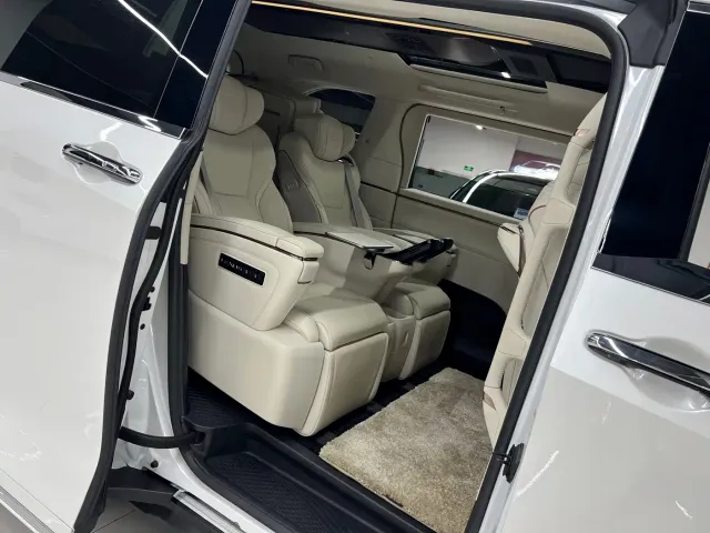 Lexus LM — Фото автомобиля 14