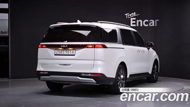 Kia Carnival Generation 4 — Фото автомобиля 2