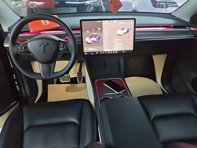 Tesla Model Y — Фото автомобиля 12