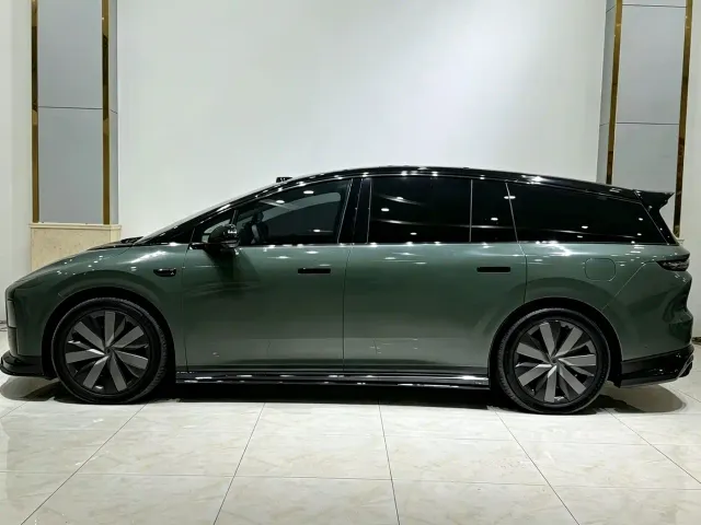 Li Auto i8 — Фото автомобиля 4
