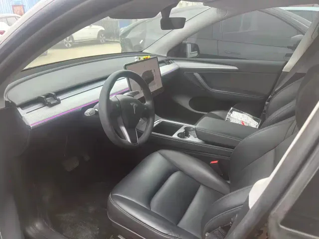 Tesla Model Y — Фото автомобиля 6