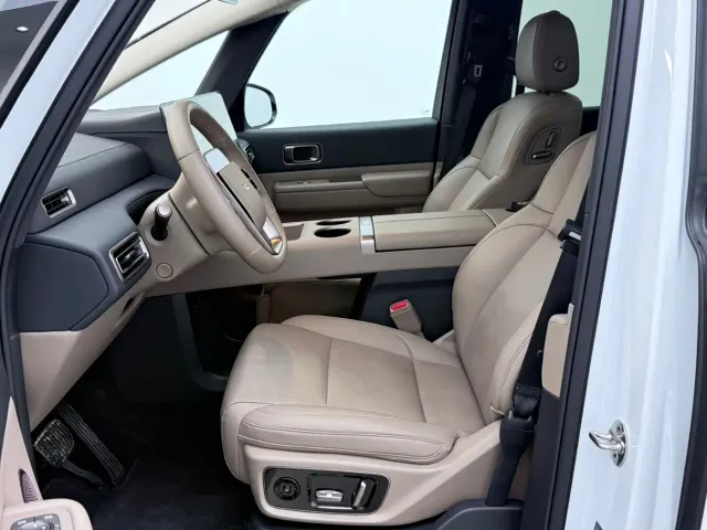 Li Auto MEGA — Фото автомобиля 23