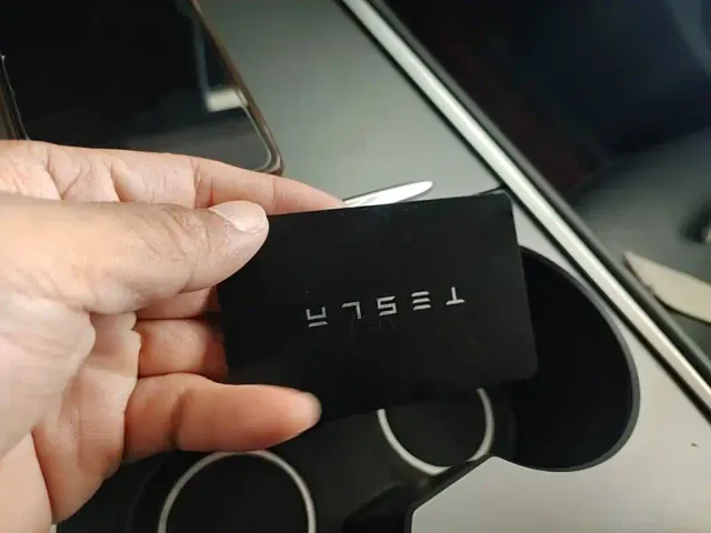 Tesla Model Y — Фото автомобиля 8