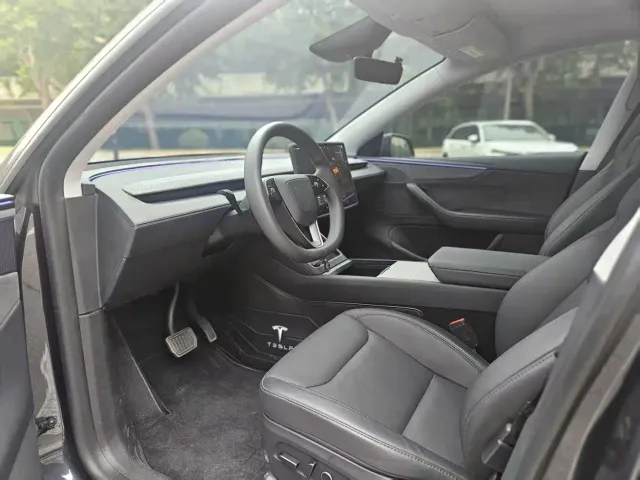 Tesla Model Y — Фото автомобиля 8