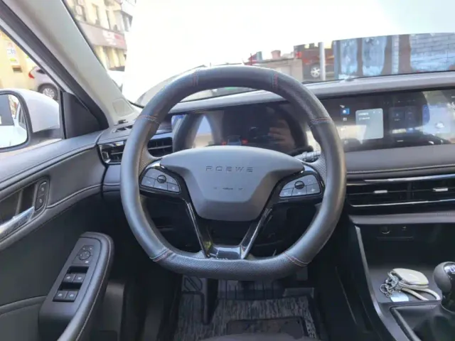 Roewe i5 — Фото автомобиля 10