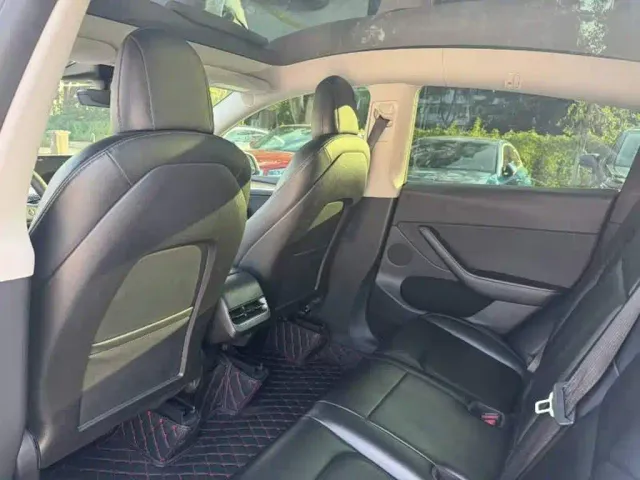 Tesla Model Y — Фото автомобиля 8