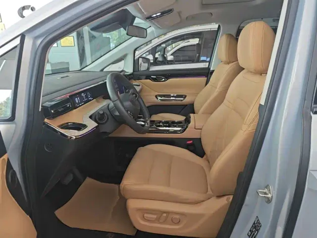 GAC Trumpchi E8 — Фото автомобиля 14
