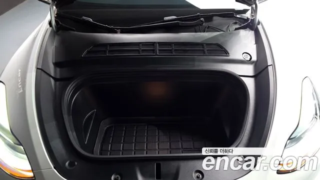 Tesla Model Y — Фото автомобиля 9