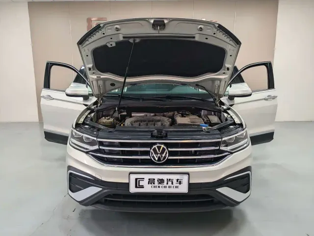 Volkswagen Tiguan L — Фото автомобиля 15