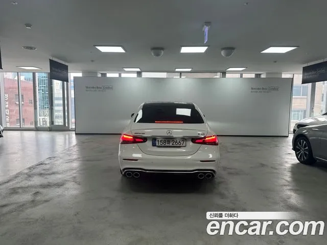 Mercedes-Benz E-Class — Фото автомобиля 4