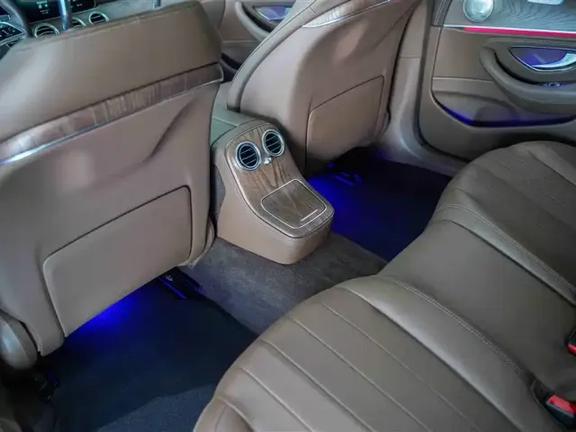 Mercedes-Benz E-Class — Фото автомобиля 8
