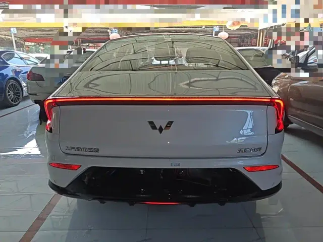 Wuling Starlight — Фото автомобиля 5