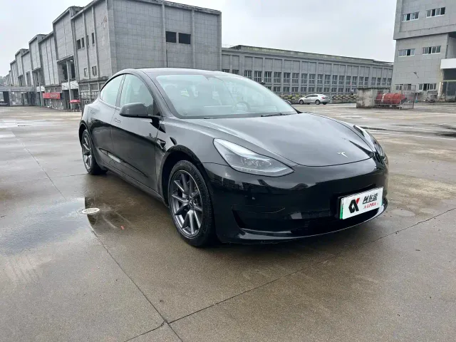 Tesla Model 3 — Фото автомобиля 3