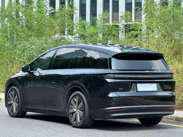 Li Auto i8 — Фото автомобиля 18