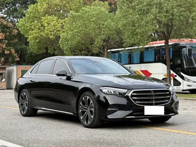 Mercedes-Benz E-Class — Фото автомобиля 3