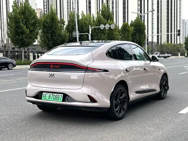IM Motors LS6 — Фото автомобиля 9