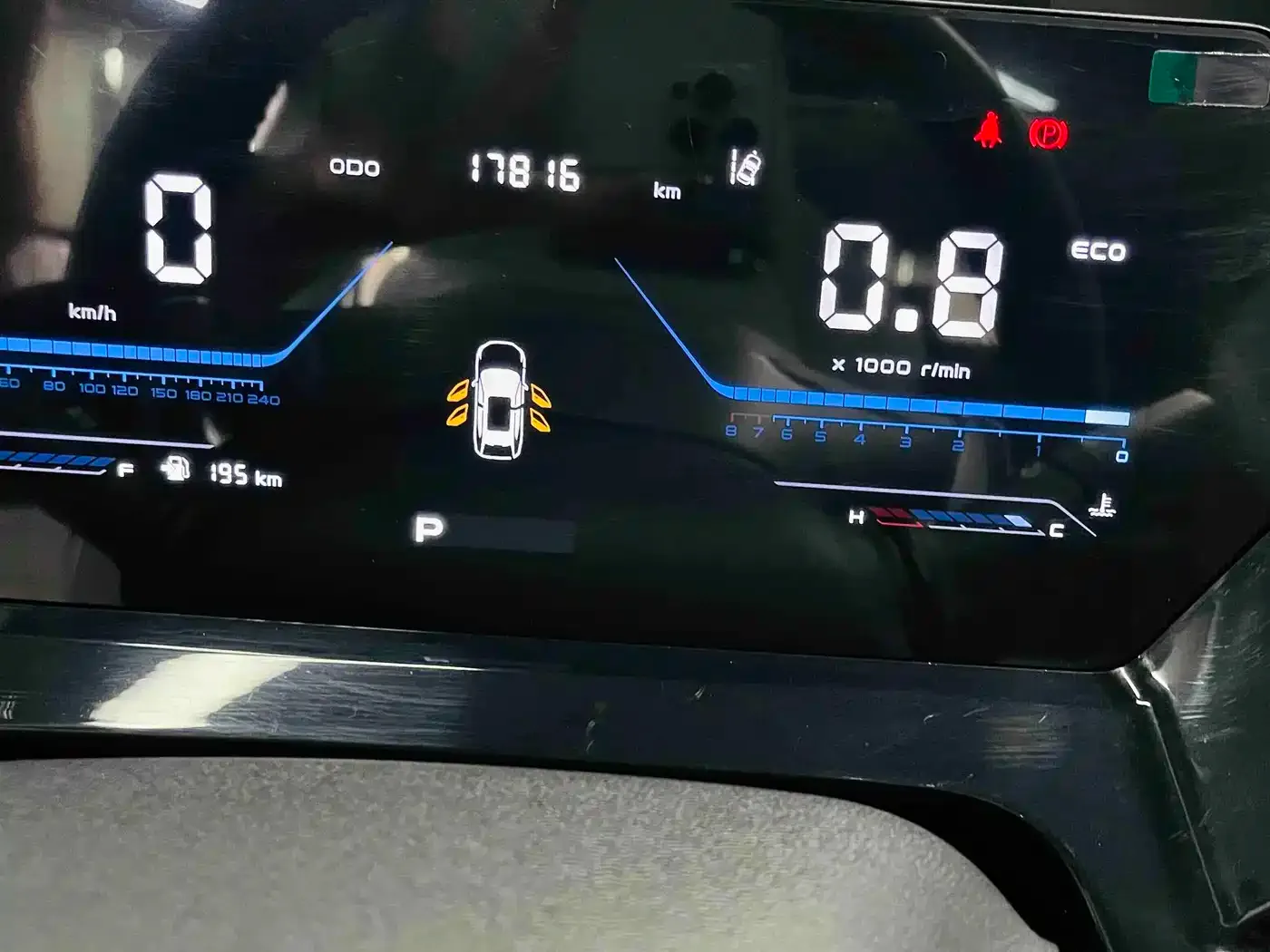 Changan Oshan Changan Oshan Z6 2023 Blue Whale 1.5T DCT Smart Premium — Фото автомобиля 10