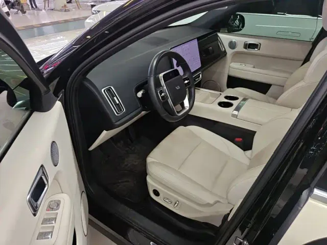 Li Auto L6 — Фото автомобиля 15