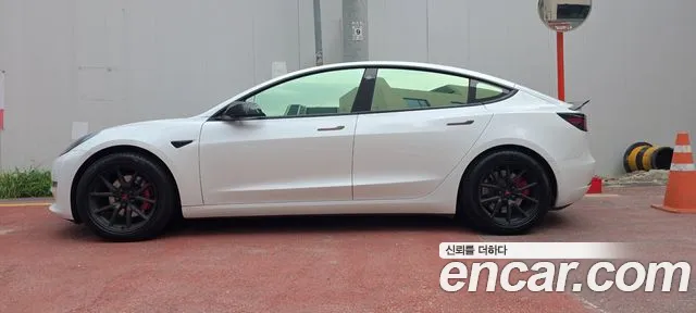 Tesla Model 3 — Фото автомобиля 3