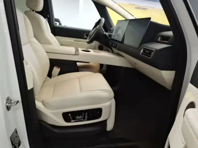 Li Auto MEGA — Фото автомобиля 24