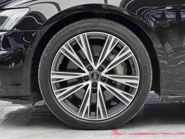 Audi Audi A6L 2023 55 TFSI quattro Premium Dynamic — Фото автомобиля 4