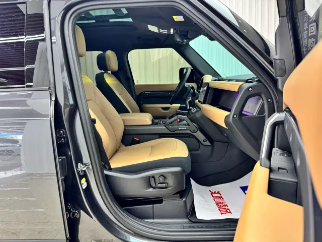 Land Rover Defender — Фото автомобиля 16