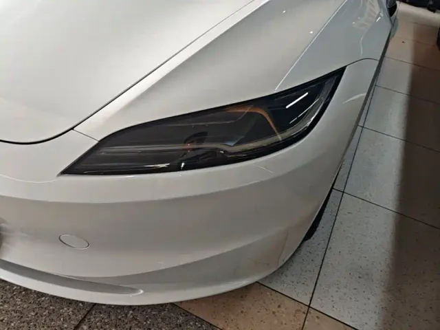 Tesla Model 3 — Фото автомобиля 23